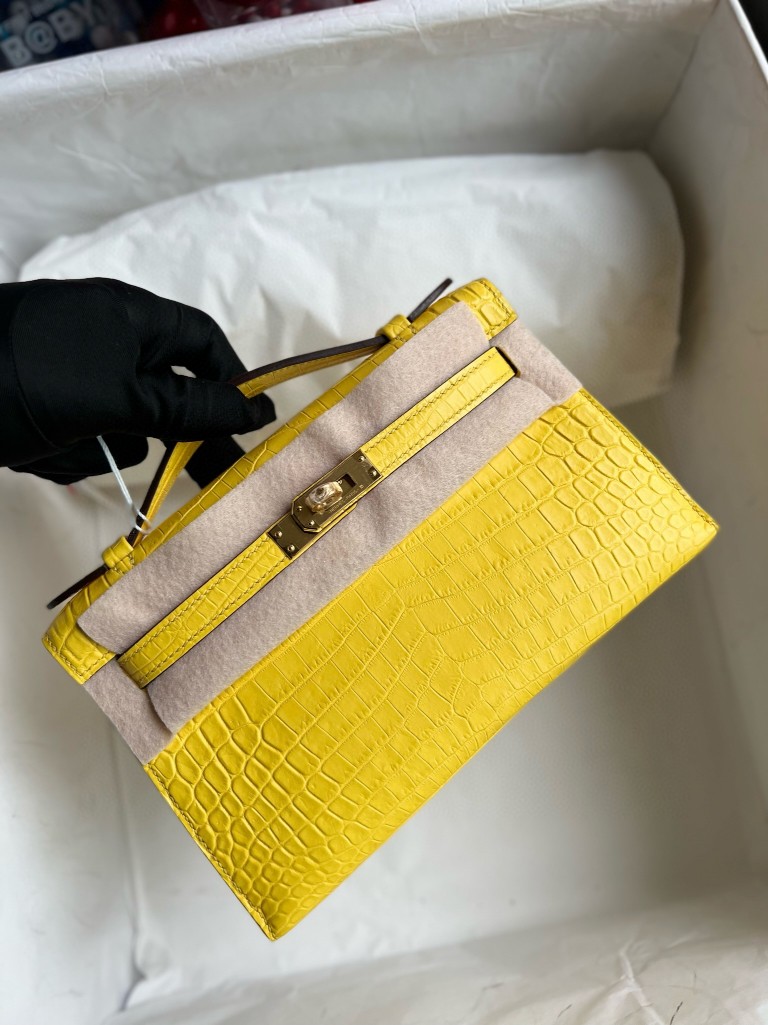 Hermès(爱马仕)Mini kelly pochette Alligator matt 雾面鳄鱼 M9 金盏花黄 金扣 22cm 顶级手缝-拉尔森鳄鱼皮具定制 - 爱马仕包包官网 Hermès(爱马仕)Mini kelly pochette Alligator matt 雾面鳄鱼 M9 金盏花黄 金扣 22cm 顶级手缝