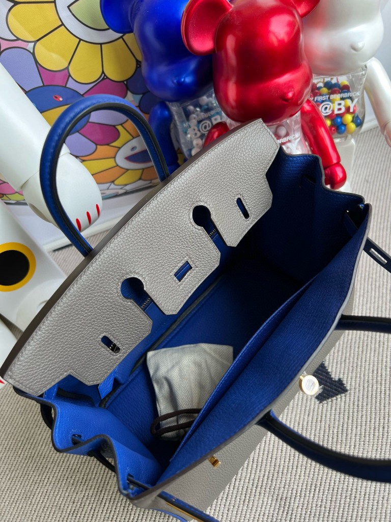 Hermès(爱马仕)Birkin 铂金包 原厂小牛皮 togo 8F 锡器灰 拼 琉璃蓝 金扣 马蹄印 25cm 顶级手缝-拉尔森鳄鱼皮具定制 - 爱马仕包包官网 Hermès(爱马仕)Birkin 铂金包 原厂小牛皮 togo 8F 锡器灰 拼 琉璃蓝 金扣 马蹄印 25cm 顶级手缝