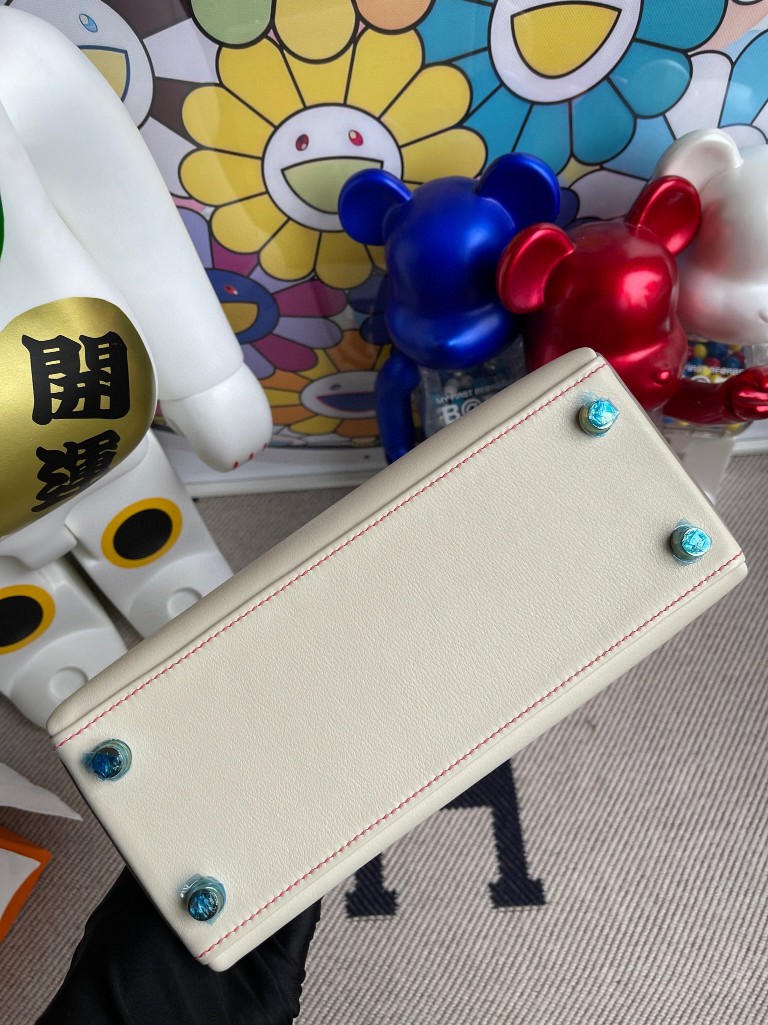 Hermès(爱马仕)Kelly 凯莉包 Swift ck10 奶昔白 拼 M8 沥青灰 磨砂金扣 撞色线 25cm 马蹄印 顶级手缝-拉尔森鳄鱼皮具定制 - 爱马仕包包官网 Hermès(爱马仕)Kelly 凯莉包 Swift ck10 奶昔白 拼 M8 沥青灰 磨砂金扣 撞色线 25cm 马蹄印 顶级手缝