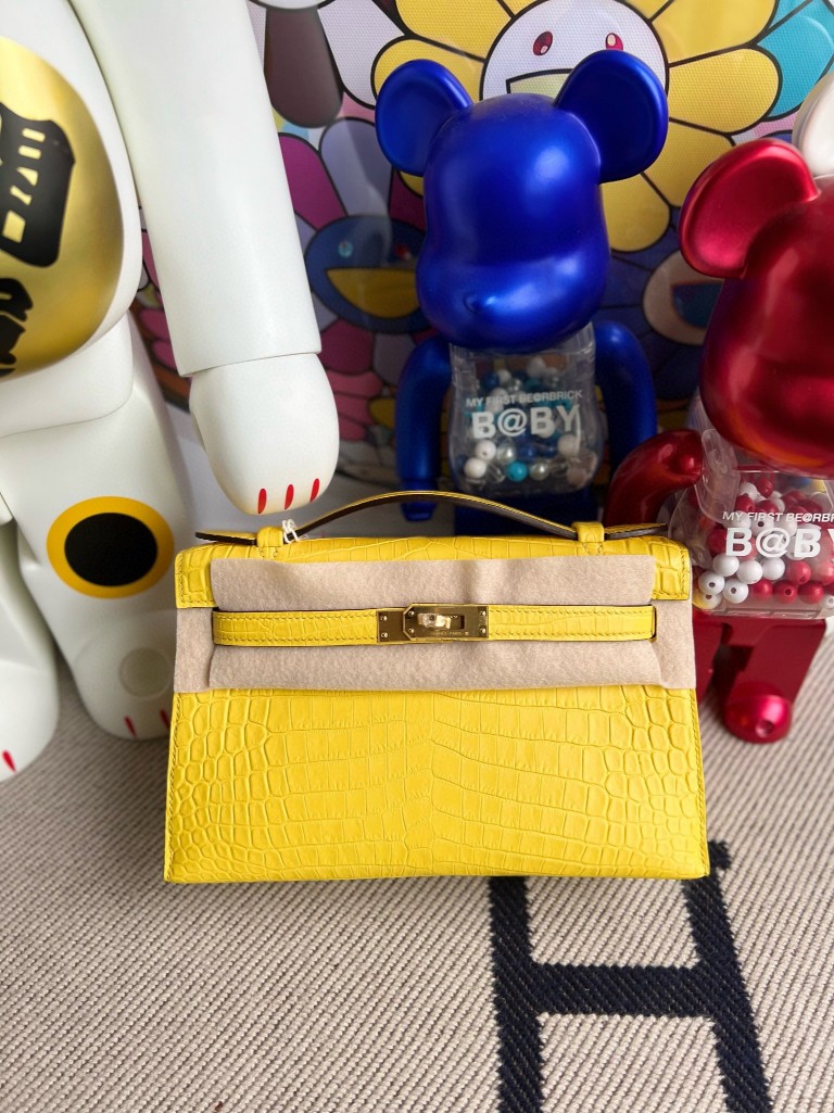 Hermès(爱马仕)Mini kelly pochette Alligator matt 雾面鳄鱼 M9 金盏花黄 金扣 22cm 顶级手缝-拉尔森鳄鱼皮具定制 - 爱马仕包包官网 Hermès(爱马仕)Mini kelly pochette Alligator matt 雾面鳄鱼 M9 金盏花黄 金扣 22cm 顶级手缝