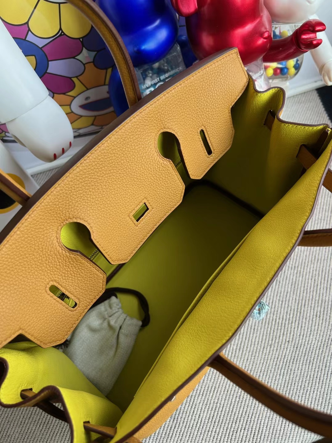 Hermès(爱马仕)Birkin 铂金包 Togo 2S 芝麻色 内拼 9R 柠檬黄 银扣 30cm Stock-拉尔森鳄鱼皮具定制 - 爱马仕包包官网 Hermès(爱马仕)Birkin 铂金包 Togo 2S 芝麻色 内拼 9R 柠檬黄 银扣 30cm Stock