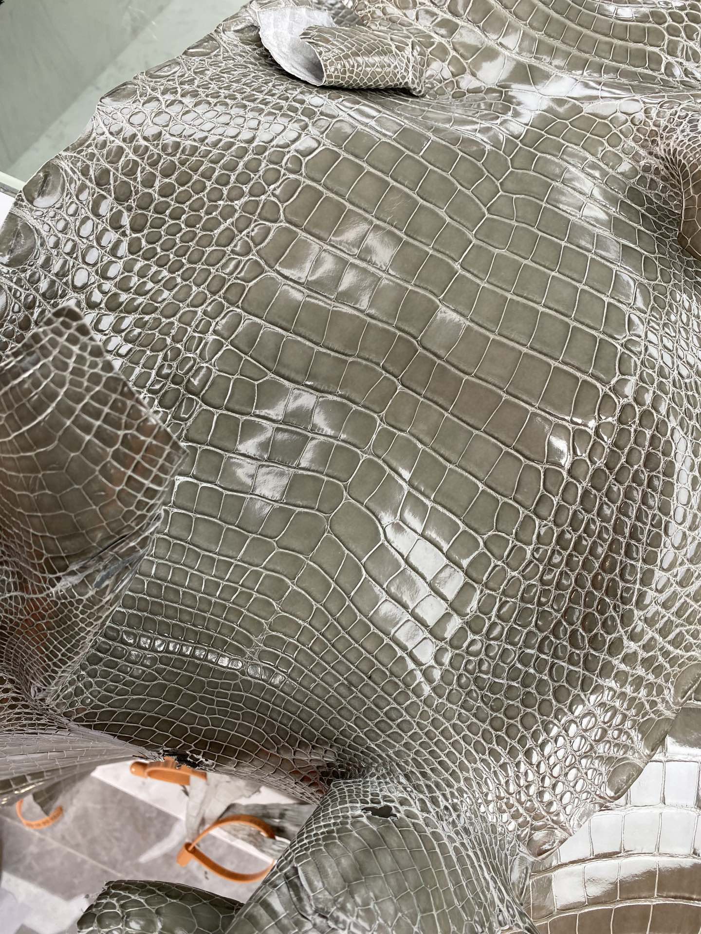 Hermès（爱马仕）新到鳄鱼 ck81 斑鸠灰 Gris T 可定制