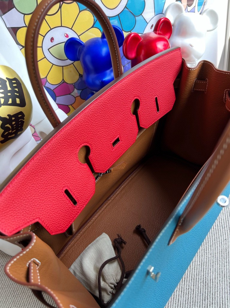 Hermès(爱马仕)Birkin 铂金包 原厂小牛皮 牛仔蓝 拼 国旗红 拼 金棕 银扣 35cm 马蹄印 顶级手缝-拉尔森鳄鱼皮具定制 - 爱马仕包包官网 Hermès(爱马仕)Birkin 铂金包 原厂小牛皮 牛仔蓝 拼 国旗红 拼 金棕 银扣 35cm 马蹄印 顶级手缝