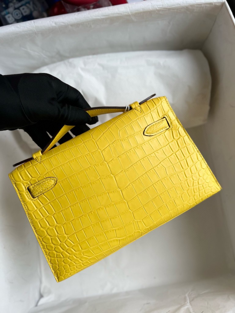 Hermès(爱马仕)Mini kelly pochette Alligator matt 雾面鳄鱼 M9 金盏花黄 金扣 22cm 顶级手缝-拉尔森鳄鱼皮具定制 - 爱马仕包包官网 Hermès(爱马仕)Mini kelly pochette Alligator matt 雾面鳄鱼 M9 金盏花黄 金扣 22cm 顶级手缝