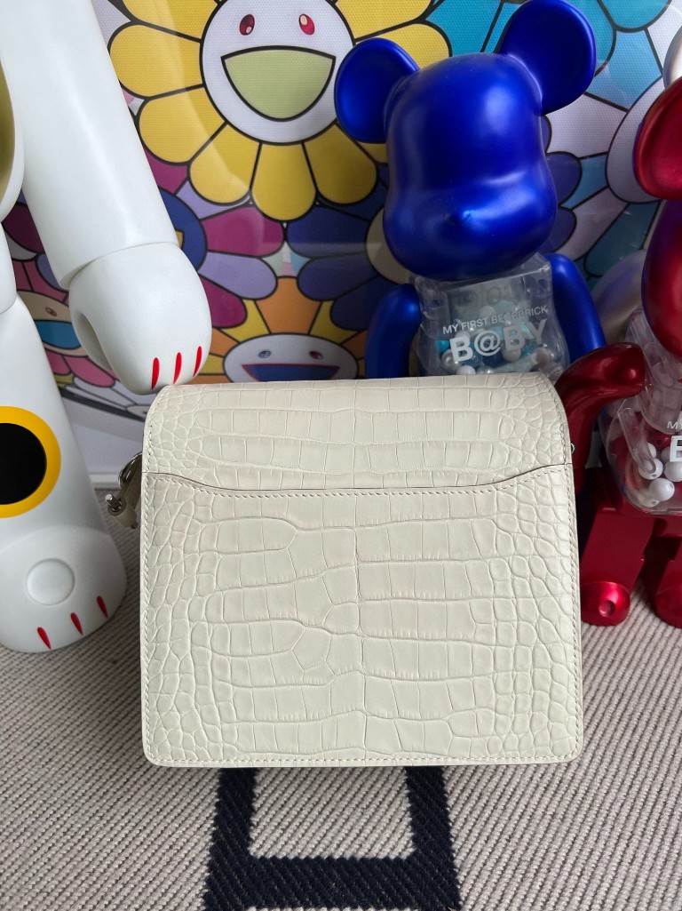 Hermès(爱马仕)Roulis 猪鼻子 Alligator matt 雾面鳄鱼 8L 奶油白 Beton 银扣 18cm 顶级手缝-拉尔森鳄鱼皮具定制 - 爱马仕包包官网 Hermès(爱马仕)Roulis 猪鼻子 Alligator matt 雾面鳄鱼 8L 奶油白 Beton 银扣 18cm 顶级手缝