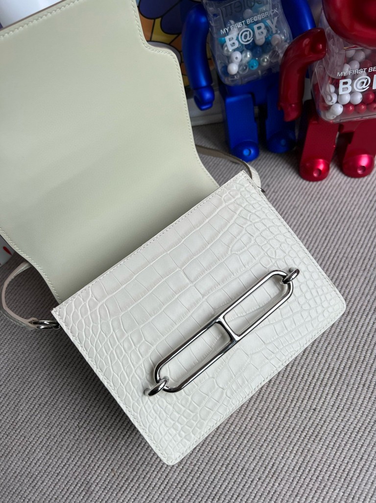 Hermès(爱马仕)Roulis 猪鼻子 Alligator matt 雾面鳄鱼 8L 奶油白 Beton 银扣 18cm 顶级手缝-拉尔森鳄鱼皮具定制 - 爱马仕包包官网 Hermès(爱马仕)Roulis 猪鼻子 Alligator matt 雾面鳄鱼 8L 奶油白 Beton 银扣 18cm 顶级手缝