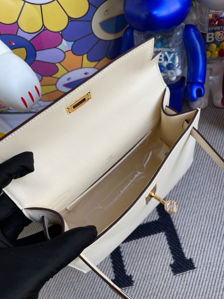 Hermès（爱马仕）Mini kelly pochette swift 8L 奶油白 金扣 手拿包 晚宴包