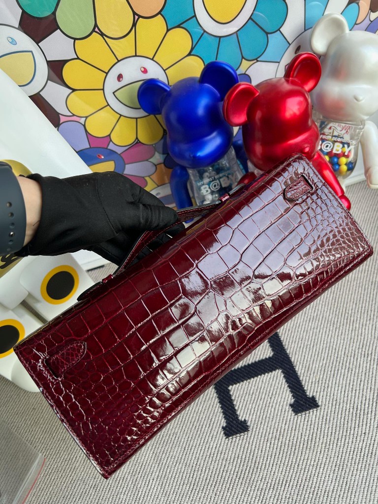 Hermès(爱马仕)Kelly cut Porosus shiny 亮面鳄鱼 ck57 波尔多酒红 金扣 31cm 顶级手缝 手拿包 晚宴包-拉尔森鳄鱼皮具定制 - 爱马仕包包官网 Hermès(爱马仕)Kelly cut Porosus shiny 亮面鳄鱼 ck57 波尔多酒红 金扣 31cm 顶级手缝 手拿包 晚宴包