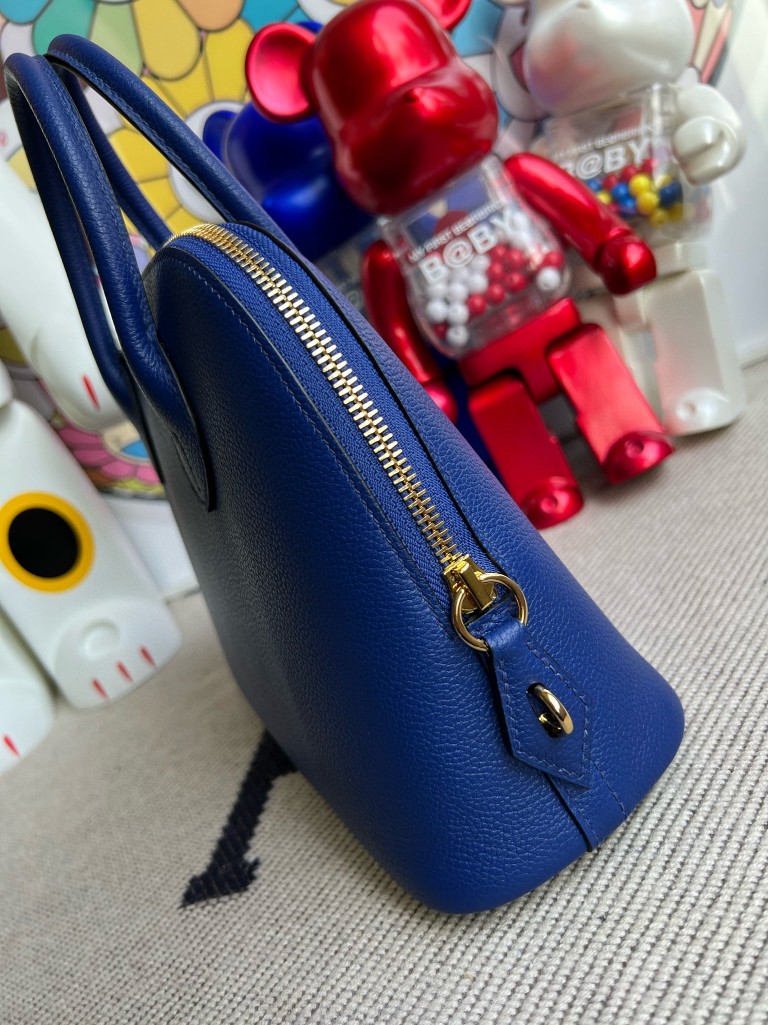 Hermès(爱马仕)Bolide 保龄球包 Evecolor 7T 电光蓝 内拼 琉璃蓝 金扣 25cm 顶级手缝-拉尔森鳄鱼皮具定制 - 爱马仕包包官网 Hermès(爱马仕)Bolide 保龄球包 Evecolor 7T 电光蓝 内拼 琉璃蓝 金扣 25cm 顶级手缝