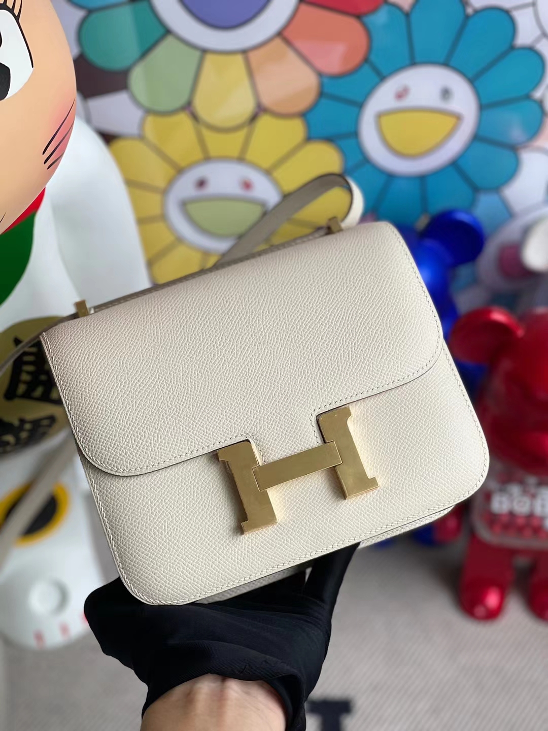 Hermès(爱马仕)Constance 康斯坦斯 Epsom Ck10 奶昔白 金扣 19cm Stock-拉尔森鳄鱼皮具定制 - 爱马仕包包官网 Hermès(爱马仕)Constance 康斯坦斯 Epsom Ck10 奶昔白 金扣 19cm Stock