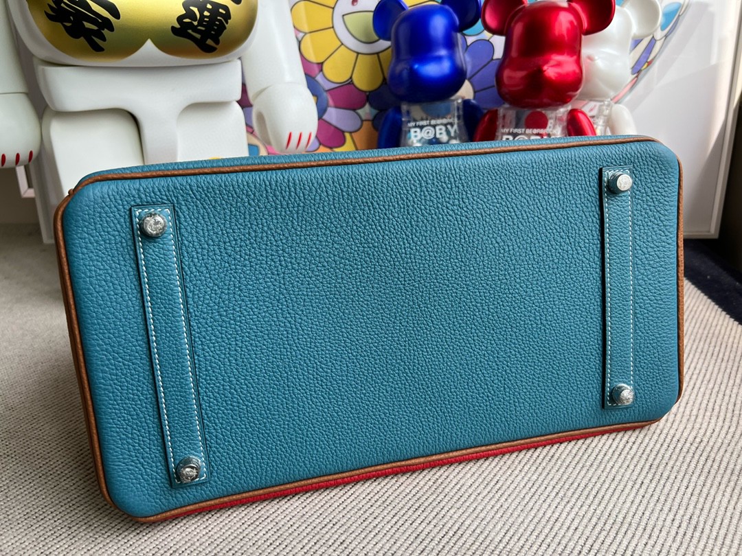 Hermès(爱马仕)Birkin 铂金包 原厂小牛皮 牛仔蓝 拼 国旗红 拼 金棕 银扣 35cm 马蹄印 顶级手缝-拉尔森鳄鱼皮具定制 - 爱马仕包包官网 Hermès(爱马仕)Birkin 铂金包 原厂小牛皮 牛仔蓝 拼 国旗红 拼 金棕 银扣 35cm 马蹄印 顶级手缝