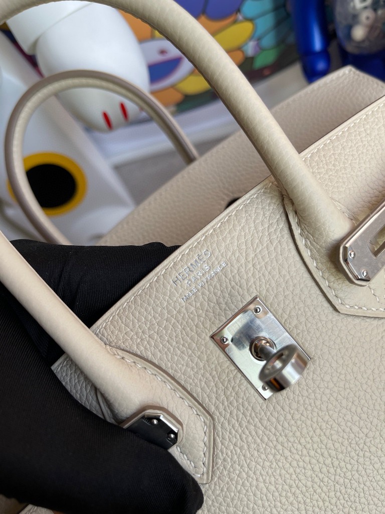 Hermès(爱马仕)Birkin 铂金包 原厂小牛皮 togo ck10 奶昔白 Craie 银扣 25cm 顶级手缝-拉尔森鳄鱼皮具定制 - 爱马仕包包官网 Hermès(爱马仕)Birkin 铂金包 原厂小牛皮 togo ck10 奶昔白 Craie 银扣 25cm 顶级手缝
