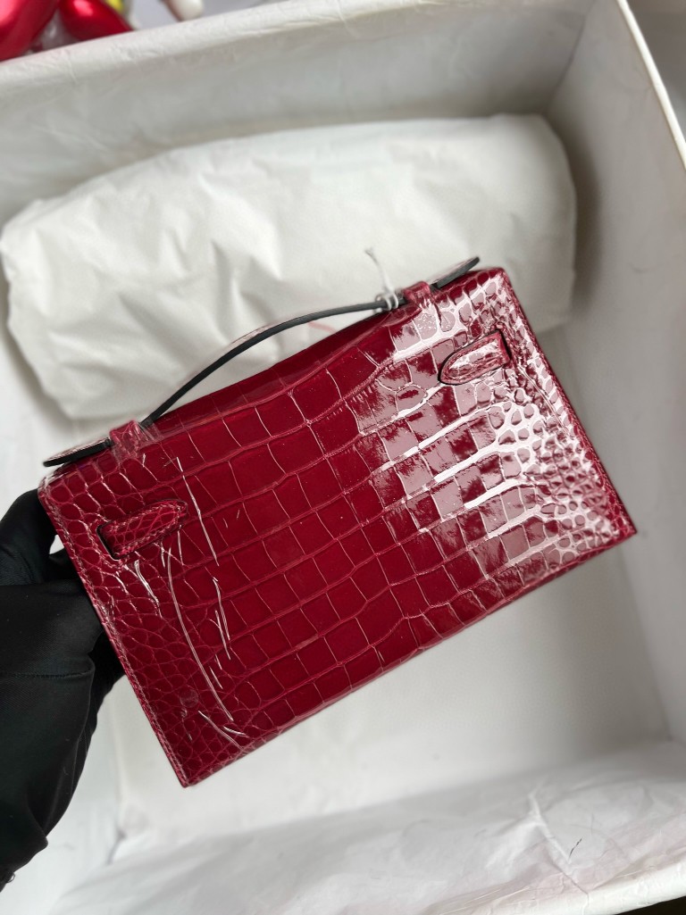 Hermès(爱马仕)Mini kelly pochette Alligator shiny 亮面鳄鱼 ck55 爱马仕红 Rouge H 金扣 22cm 顶级手缝-拉尔森鳄鱼皮具定制 - 爱马仕包包官网 Hermès(爱马仕)Mini kelly pochette Alligator shiny 亮面鳄鱼 ck55 爱马仕红 Rouge H 金扣 22cm 顶级手缝