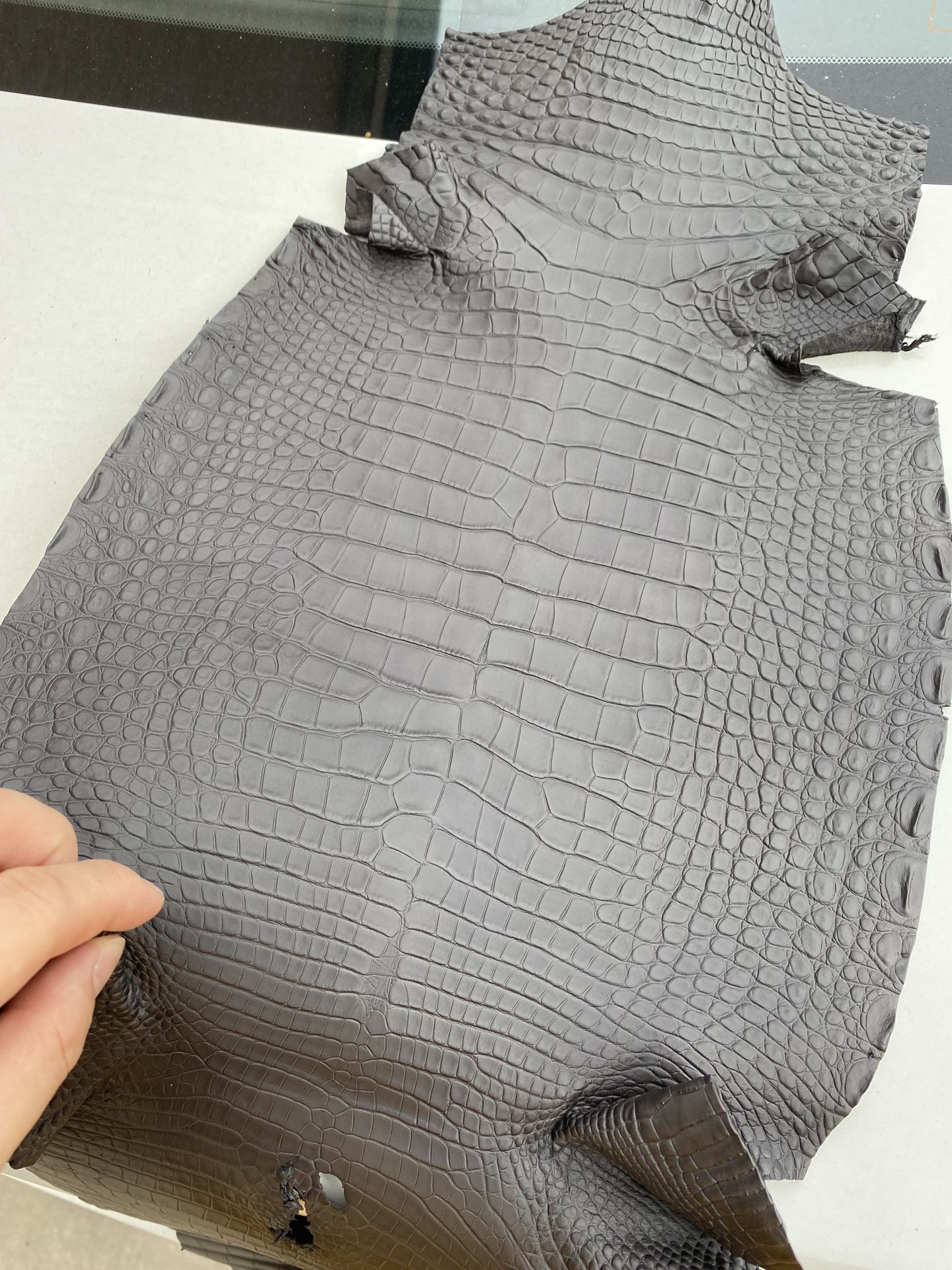 Hermès(爱马仕)新到鳄鱼 Alligator matt 雾面鳄鱼 ck88 石墨灰 graphite-拉尔森鳄鱼皮具定制 - 爱马仕包包官网 Hermès(爱马仕)新到鳄鱼 Alligator matt 雾面鳄鱼 ck88 石墨灰 graphite