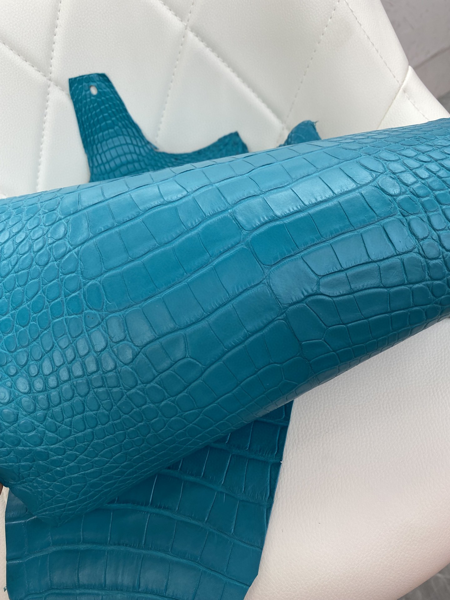 Hermès(爱马仕)新到鳄鱼 Alligator matt 雾面鳄鱼 7F 孔雀蓝-拉尔森鳄鱼皮具定制 - 爱马仕包包官网 Hermès(爱马仕)新到鳄鱼 Alligator matt 雾面鳄鱼 7F 孔雀蓝