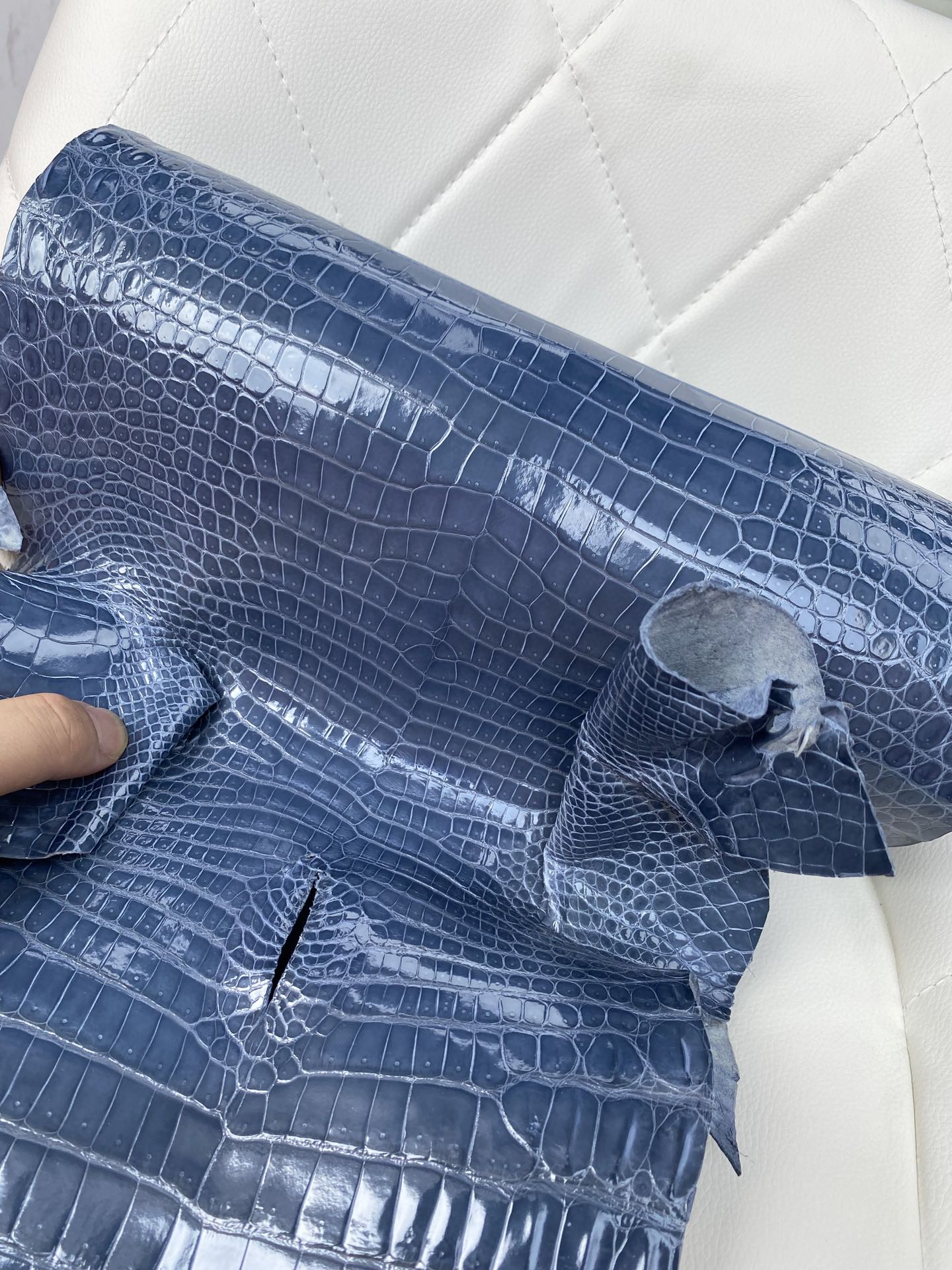 Hermès(爱马仕)新到鳄鱼 Porosus shiny 亮面澳洲湾鳄 7N 风暴蓝-拉尔森鳄鱼皮具定制 - 爱马仕包包官网 Hermès(爱马仕)新到鳄鱼 Porosus shiny 亮面澳洲湾鳄 7N 风暴蓝