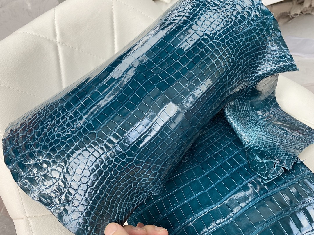 Hermès(爱马仕)新到鳄鱼 Porosus shiny 亮面澳洲湾鳄 W0 博斯普鲁斯绿-拉尔森鳄鱼皮具定制 - 爱马仕包包官网 Hermès(爱马仕)新到鳄鱼 Porosus shiny 亮面澳洲湾鳄 W0 博斯普鲁斯绿