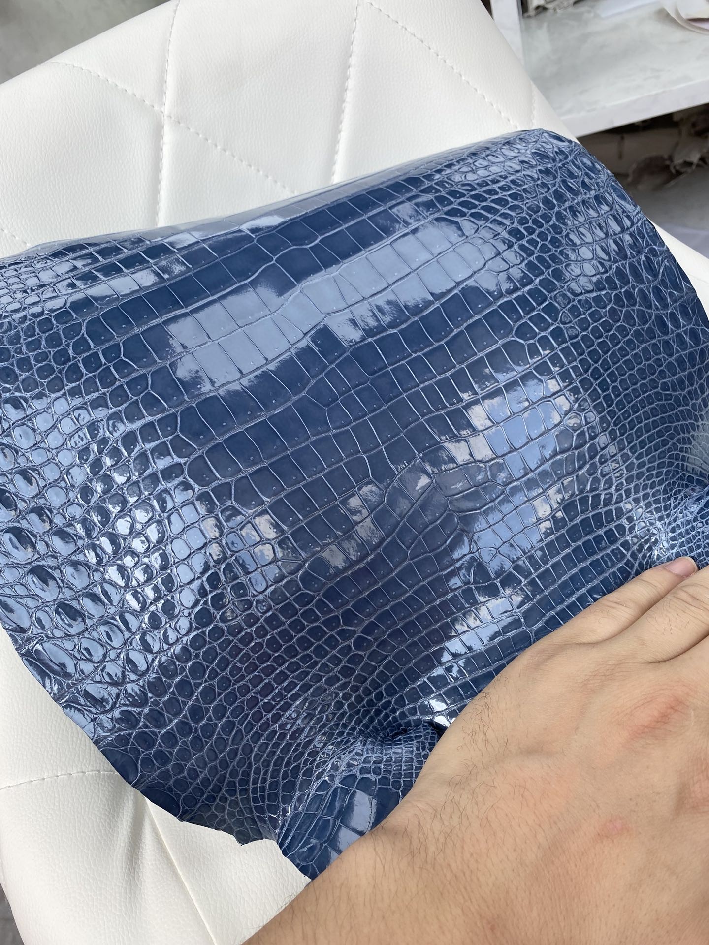 Hermès(爱马仕)新到鳄鱼 Porosus shiny 亮面澳洲湾鳄 7N 风暴蓝-拉尔森鳄鱼皮具定制 - 爱马仕包包官网 Hermès(爱马仕)新到鳄鱼 Porosus shiny 亮面澳洲湾鳄 7N 风暴蓝