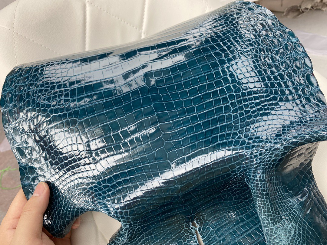 Hermès(爱马仕)新到鳄鱼 Porosus shiny 亮面澳洲湾鳄 W0 博斯普鲁斯绿-拉尔森鳄鱼皮具定制 - 爱马仕包包官网 Hermès(爱马仕)新到鳄鱼 Porosus shiny 亮面澳洲湾鳄 W0 博斯普鲁斯绿
