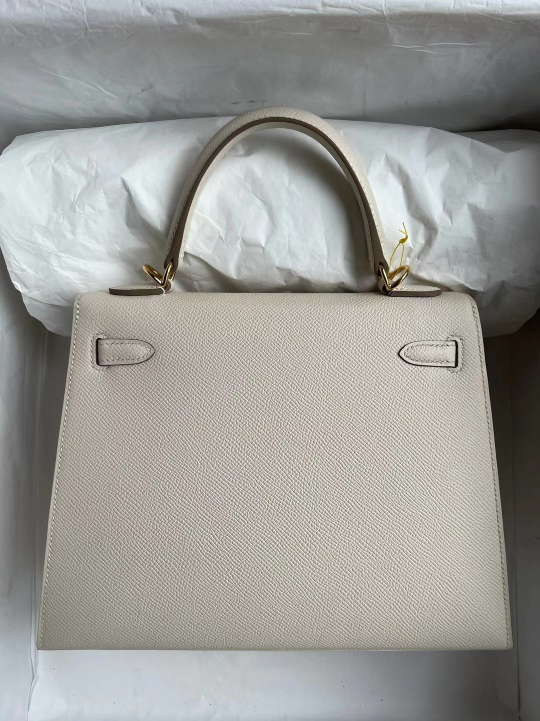 Hermès(爱马仕)Kelly 凯莉包 Epsom Ck10 奶昔白 金扣 25cm 顶级工艺 全手工缝制-拉尔森鳄鱼皮具定制 - 爱马仕包包官网 Hermès(爱马仕)Kelly 凯莉包 Epsom Ck10 奶昔白 金扣 25cm 顶级工艺 全手工缝制
