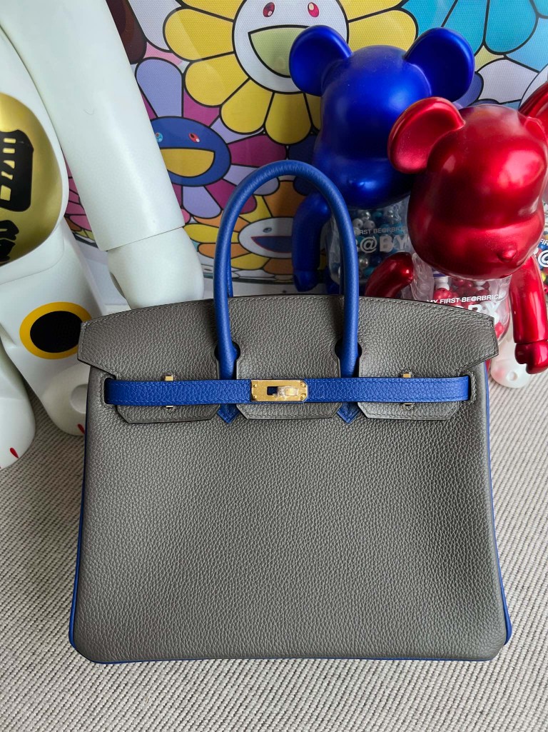 Hermès(爱马仕)Birkin 铂金包 原厂小牛皮 togo 8F 锡器灰 拼 琉璃蓝 金扣 马蹄印 25cm 顶级手缝-拉尔森鳄鱼皮具定制 - 爱马仕包包官网 Hermès(爱马仕)Birkin 铂金包 原厂小牛皮 togo 8F 锡器灰 拼 琉璃蓝 金扣 马蹄印 25cm 顶级手缝