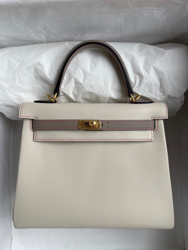 Hermès(爱马仕)Kelly 凯莉包 Swift ck10 奶昔白 拼 M8 沥青灰 磨砂金扣 撞色线 25cm 马蹄印 顶级手缝-拉尔森鳄鱼皮具定制 - 爱马仕包包官网 Hermès(爱马仕)Kelly 凯莉包 Swift ck10 奶昔白 拼 M8 沥青灰 磨砂金扣 撞色线 25cm 马蹄印 顶级手缝