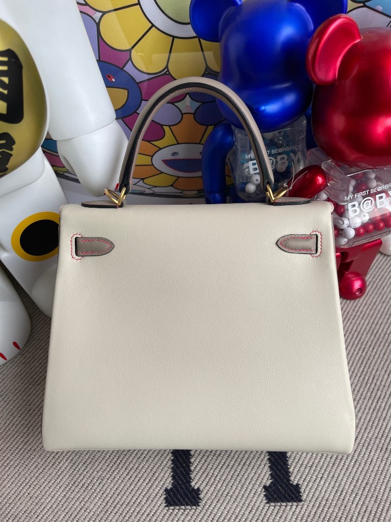 Hermès(爱马仕)Kelly 凯莉包 Swift ck10 奶昔白 拼 M8 沥青灰 磨砂金扣 撞色线 25cm 马蹄印 顶级手缝-拉尔森鳄鱼皮具定制 - 爱马仕包包官网 Hermès(爱马仕)Kelly 凯莉包 Swift ck10 奶昔白 拼 M8 沥青灰 磨砂金扣 撞色线 25cm 马蹄印 顶级手缝