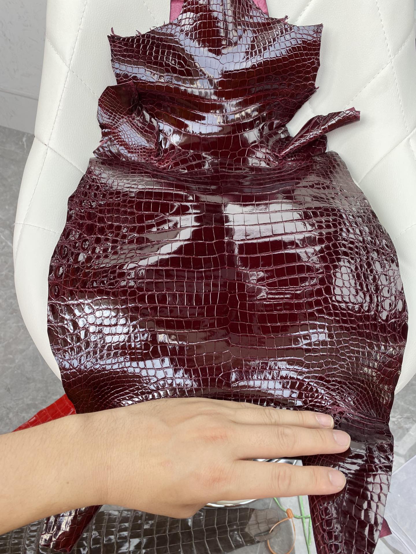 Hermès(爱马仕)新到鳄鱼 Porosus shiny 亮面澳洲湾鳄 ck57 波尔多酒红 Bordeaux-拉尔森鳄鱼皮具定制 - 爱马仕包包官网 Hermès(爱马仕)新到鳄鱼 Porosus shiny 亮面澳洲湾鳄 ck57 波尔多酒红 Bordeaux