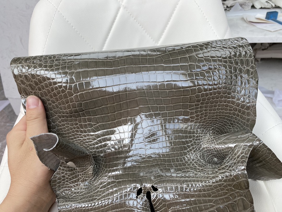 Hermès(爱马仕)新到鳄鱼 Porosus shiny 亮面澳洲湾鳄 大象灰-拉尔森鳄鱼皮具定制 - 爱马仕包包官网 Hermès(爱马仕)新到鳄鱼 Porosus shiny 亮面澳洲湾鳄 大象灰