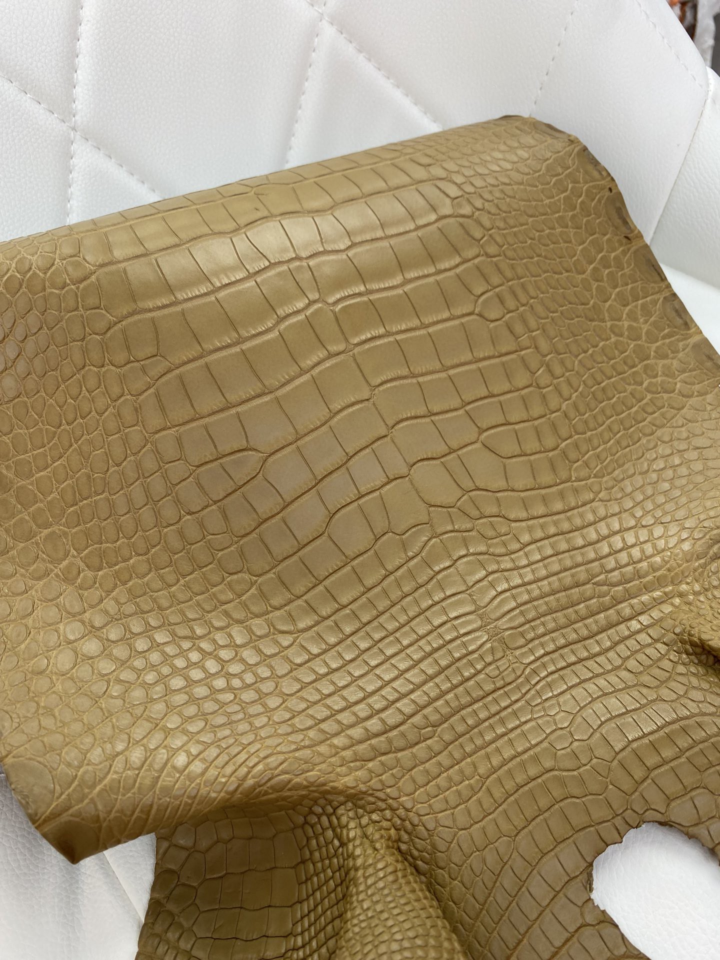 Hermès(爱马仕)新到鳄鱼 Alligator matt 雾面鳄鱼 牛皮纸色-拉尔森鳄鱼皮具定制 - 爱马仕包包官网 Hermès(爱马仕)新到鳄鱼 Alligator matt 雾面鳄鱼 牛皮纸色