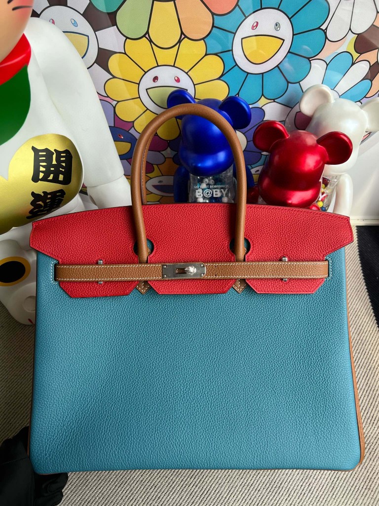 Hermès(爱马仕)Birkin 铂金包 原厂小牛皮 牛仔蓝 拼 国旗红 拼 金棕 银扣 35cm 马蹄印 顶级手缝-拉尔森鳄鱼皮具定制 - 爱马仕包包官网 Hermès(爱马仕)Birkin 铂金包 原厂小牛皮 牛仔蓝 拼 国旗红 拼 金棕 银扣 35cm 马蹄印 顶级手缝