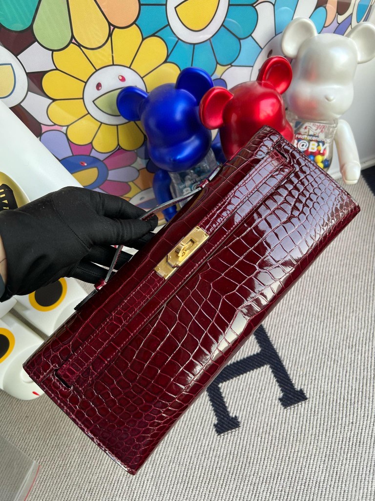 Hermès(爱马仕)Kelly cut Porosus shiny 亮面鳄鱼 ck57 波尔多酒红 金扣 31cm 顶级手缝 手拿包 晚宴包-拉尔森鳄鱼皮具定制 - 爱马仕包包官网 Hermès(爱马仕)Kelly cut Porosus shiny 亮面鳄鱼 ck57 波尔多酒红 金扣 31cm 顶级手缝 手拿包 晚宴包