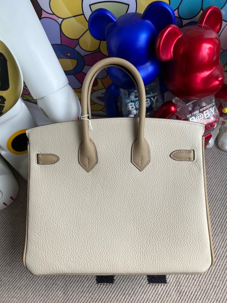 Hermès(爱马仕)Birkin 铂金包 原厂小牛皮 togo 奶昔白 拼 风衣灰 磨砂金扣 马蹄印 25cm 顶级手缝-拉尔森鳄鱼皮具定制 - 爱马仕包包官网 Hermès(爱马仕)Birkin 铂金包 原厂小牛皮 togo 奶昔白 拼 风衣灰 磨砂金扣 马蹄印 25cm 顶级手缝