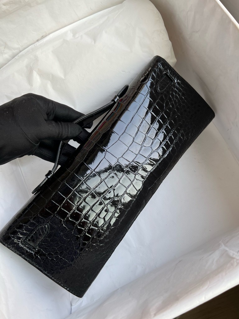 Hermès(爱马仕)Kelly cut Porosus shiny 亮面鳄鱼 ck89 黑色 Noir 金扣 31cm 顶级手缝 手拿包 晚宴包-拉尔森鳄鱼皮具定制 - 爱马仕包包官网 Hermès(爱马仕)Kelly cut Porosus shiny 亮面鳄鱼 ck89 黑色 Noir 金扣 31cm 顶级手缝 手拿包 晚宴包