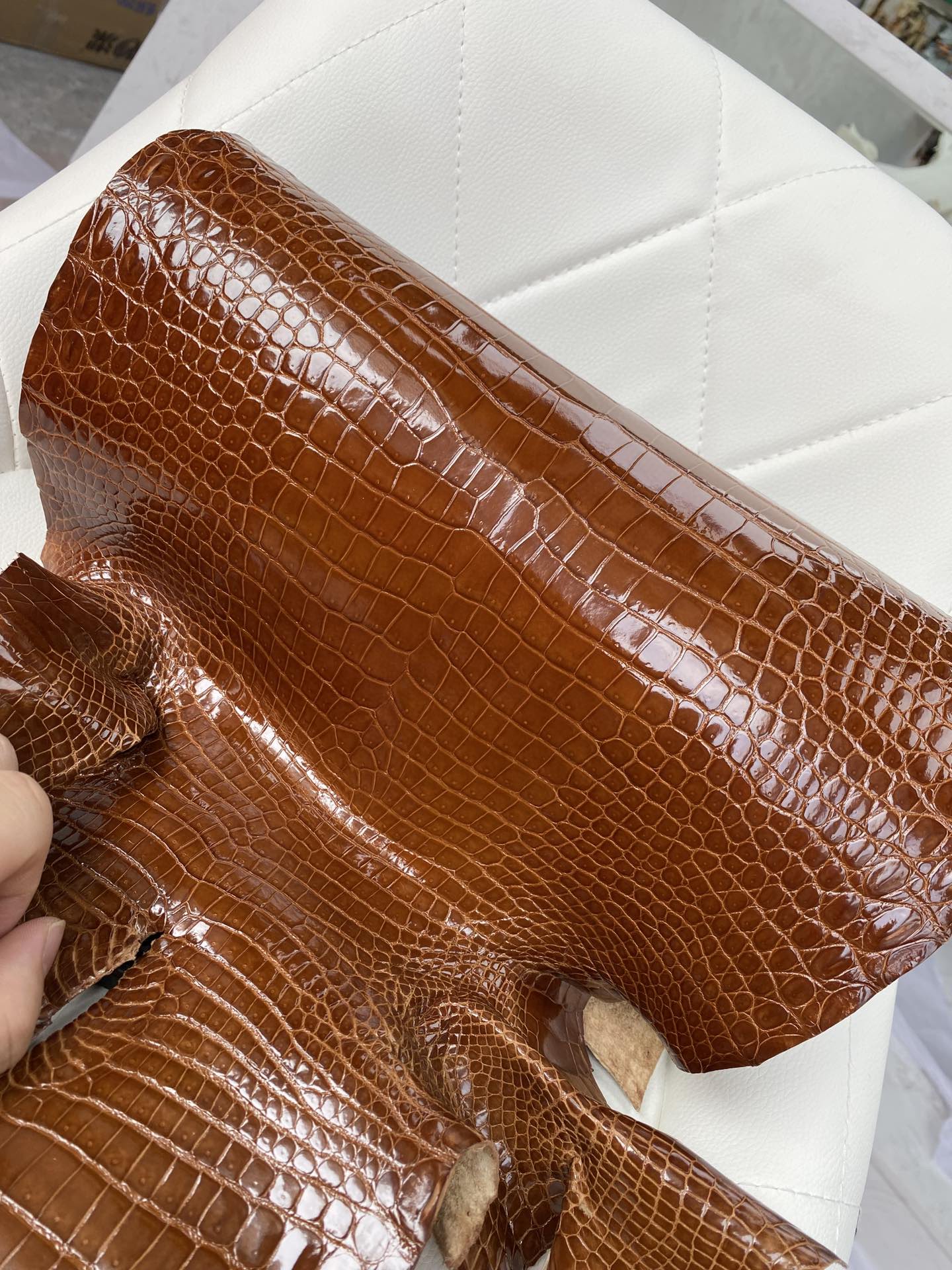 Hermès(爱马仕)新到鳄鱼 Porosus shiny 亮面澳洲湾鳄 ck31 蜜糖棕 Miel-拉尔森鳄鱼皮具定制 - 爱马仕包包官网 Hermès(爱马仕)新到鳄鱼 Porosus shiny 亮面澳洲湾鳄 ck31 蜜糖棕 Miel