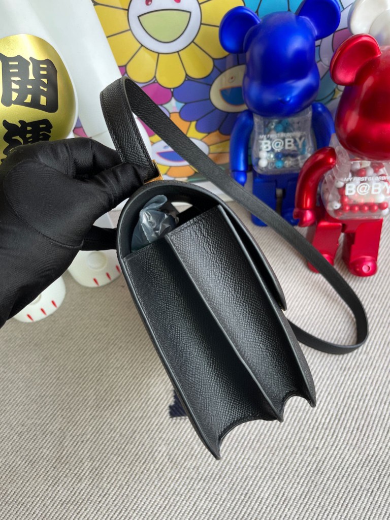 Hermès(爱马仕)Constance 空姐包 Epsom 原厂掌纹皮 ck89 黑色 Noir 金扣 24cm 顶级手缝-拉尔森鳄鱼皮具定制 - 爱马仕包包官网 Hermès(爱马仕)Constance 空姐包 Epsom 原厂掌纹皮 ck89 黑色 Noir 金扣 24cm 顶级手缝