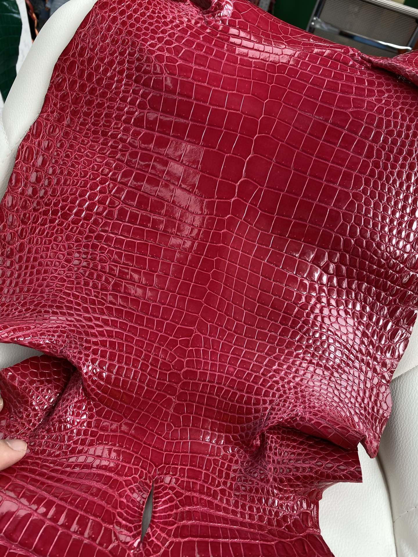 Hermès(爱马仕)新到鳄鱼 Porosus shiny 亮面澳洲湾鳄 I6 极致粉-拉尔森鳄鱼皮具定制 - 爱马仕包包官网 Hermès(爱马仕)新到鳄鱼 Porosus shiny 亮面澳洲湾鳄 I6 极致粉