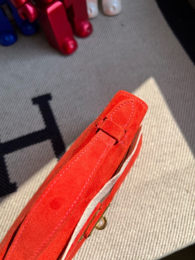 Hermès(爱马仕)Mini kelly pochette 麂皮 红色 金扣 22cm 顶级手缝 手拿包 晚宴包-拉尔森鳄鱼皮具定制 - 爱马仕包包官网 Hermès(爱马仕)Mini kelly pochette 麂皮 红色 金扣 22cm 顶级手缝 手拿包 晚宴包