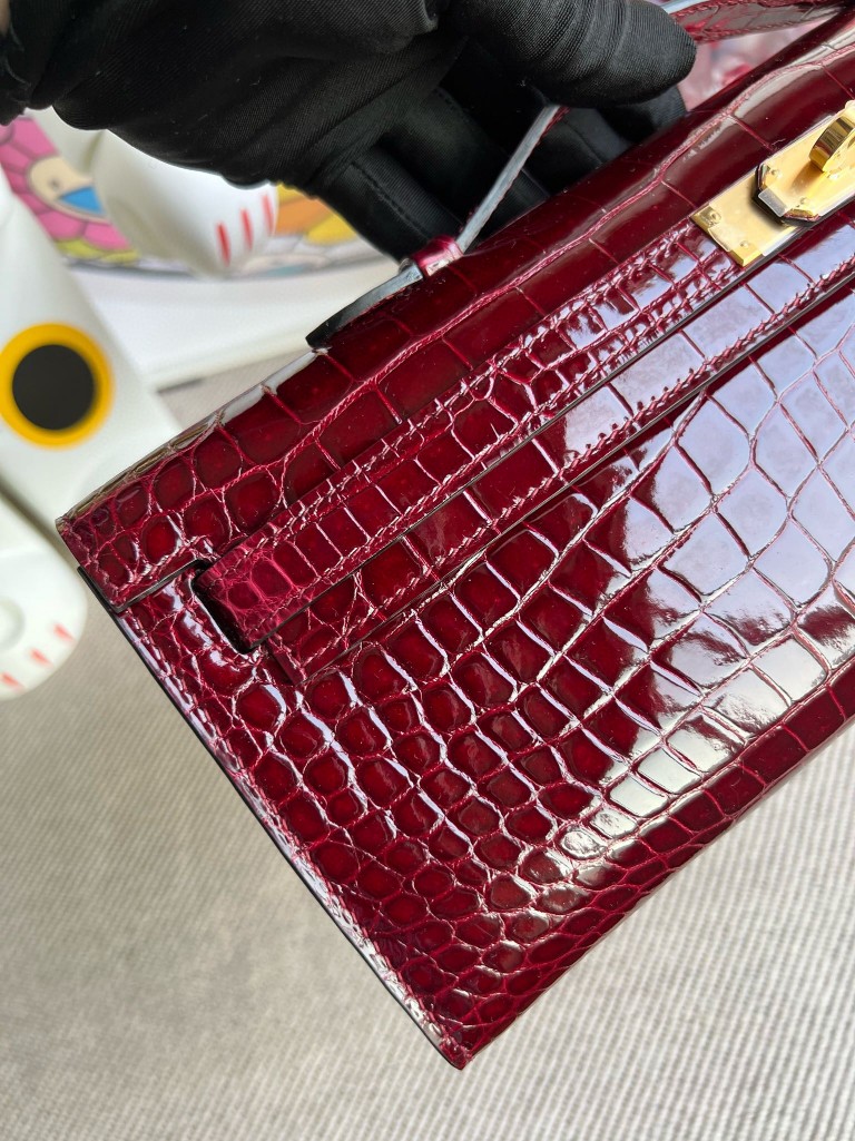 Hermès(爱马仕)Kelly cut Porosus shiny 亮面鳄鱼 ck57 波尔多酒红 金扣 31cm 顶级手缝 手拿包 晚宴包-拉尔森鳄鱼皮具定制 - 爱马仕包包官网 Hermès(爱马仕)Kelly cut Porosus shiny 亮面鳄鱼 ck57 波尔多酒红 金扣 31cm 顶级手缝 手拿包 晚宴包