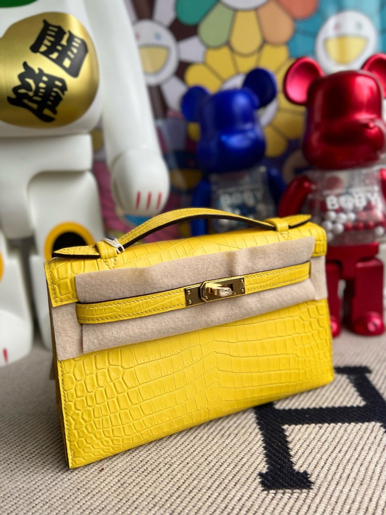 Hermès(爱马仕)Mini kelly pochette Alligator matt 雾面鳄鱼 M9 金盏花黄 金扣 22cm 顶级手缝-拉尔森鳄鱼皮具定制 - 爱马仕包包官网 Hermès(爱马仕)Mini kelly pochette Alligator matt 雾面鳄鱼 M9 金盏花黄 金扣 22cm 顶级手缝