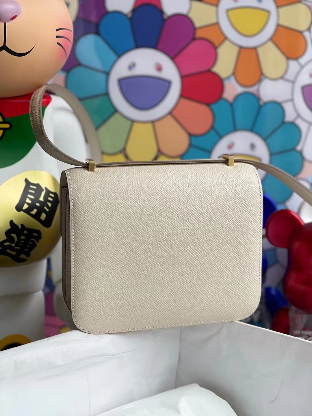 Hermès(爱马仕)Constance 康斯坦斯 Epsom Ck10 奶昔白 金扣 19cm Stock-拉尔森鳄鱼皮具定制 - 爱马仕包包官网 Hermès(爱马仕)Constance 康斯坦斯 Epsom Ck10 奶昔白 金扣 19cm Stock