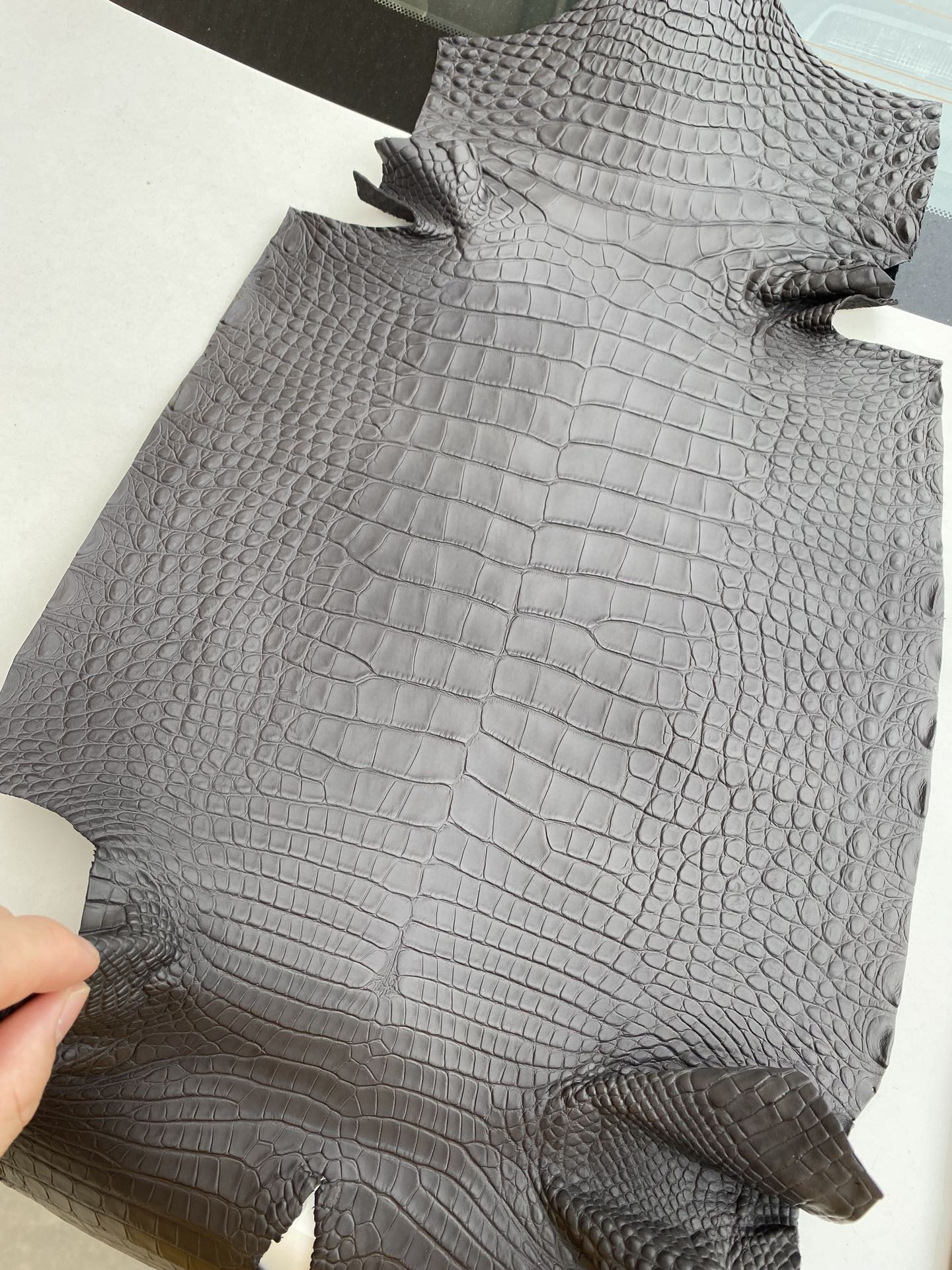 Hermès(爱马仕)新到鳄鱼 Alligator matt 雾面鳄鱼 ck88 石墨灰 graphite-拉尔森鳄鱼皮具定制 - 爱马仕包包官网 Hermès(爱马仕)新到鳄鱼 Alligator matt 雾面鳄鱼 ck88 石墨灰 graphite