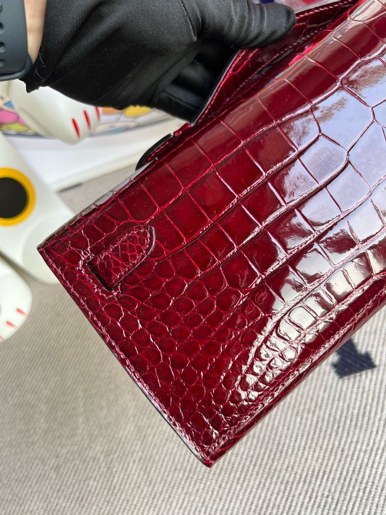 Hermès(爱马仕)Kelly cut Porosus shiny 亮面鳄鱼 ck57 波尔多酒红 金扣 31cm 顶级手缝 手拿包 晚宴包-拉尔森鳄鱼皮具定制 - 爱马仕包包官网 Hermès(爱马仕)Kelly cut Porosus shiny 亮面鳄鱼 ck57 波尔多酒红 金扣 31cm 顶级手缝 手拿包 晚宴包