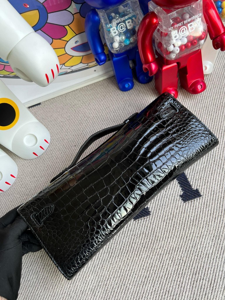 Hermès(爱马仕)Kelly cut Porosus shiny 亮面鳄鱼 ck89 黑色 Noir 金扣 31cm 顶级手缝 手拿包 晚宴包-拉尔森鳄鱼皮具定制 - 爱马仕包包官网 Hermès(爱马仕)Kelly cut Porosus shiny 亮面鳄鱼 ck89 黑色 Noir 金扣 31cm 顶级手缝 手拿包 晚宴包