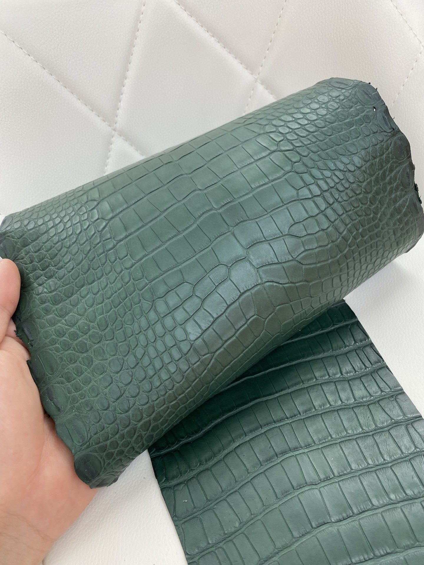 Hermès(爱马仕)新到鳄鱼 Alligator matt 雾面鳄鱼 6o 柏树绿-拉尔森鳄鱼皮具定制 - 爱马仕包包官网 Hermès(爱马仕)新到鳄鱼 Alligator matt 雾面鳄鱼 6o 柏树绿