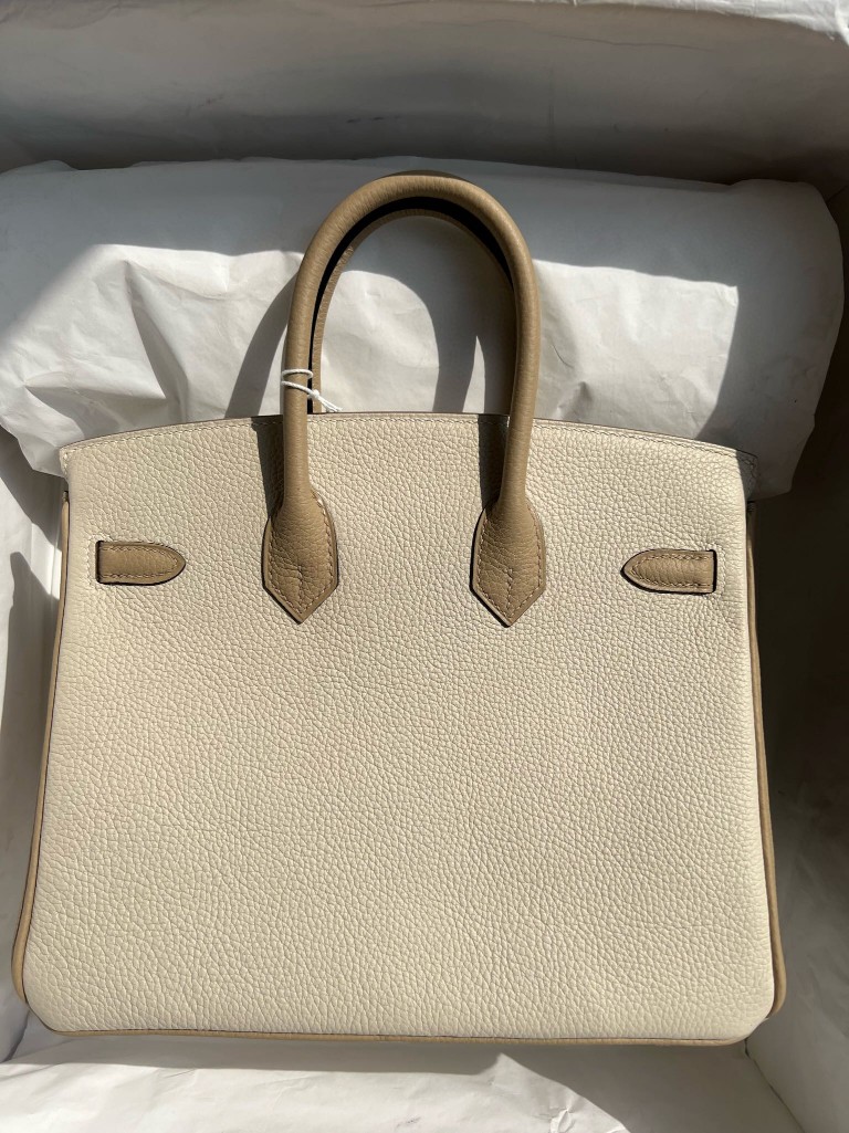 Hermès(爱马仕)Birkin 铂金包 原厂小牛皮 togo 奶昔白 拼 风衣灰 磨砂金扣 马蹄印 25cm 顶级手缝-拉尔森鳄鱼皮具定制 - 爱马仕包包官网 Hermès(爱马仕)Birkin 铂金包 原厂小牛皮 togo 奶昔白 拼 风衣灰 磨砂金扣 马蹄印 25cm 顶级手缝