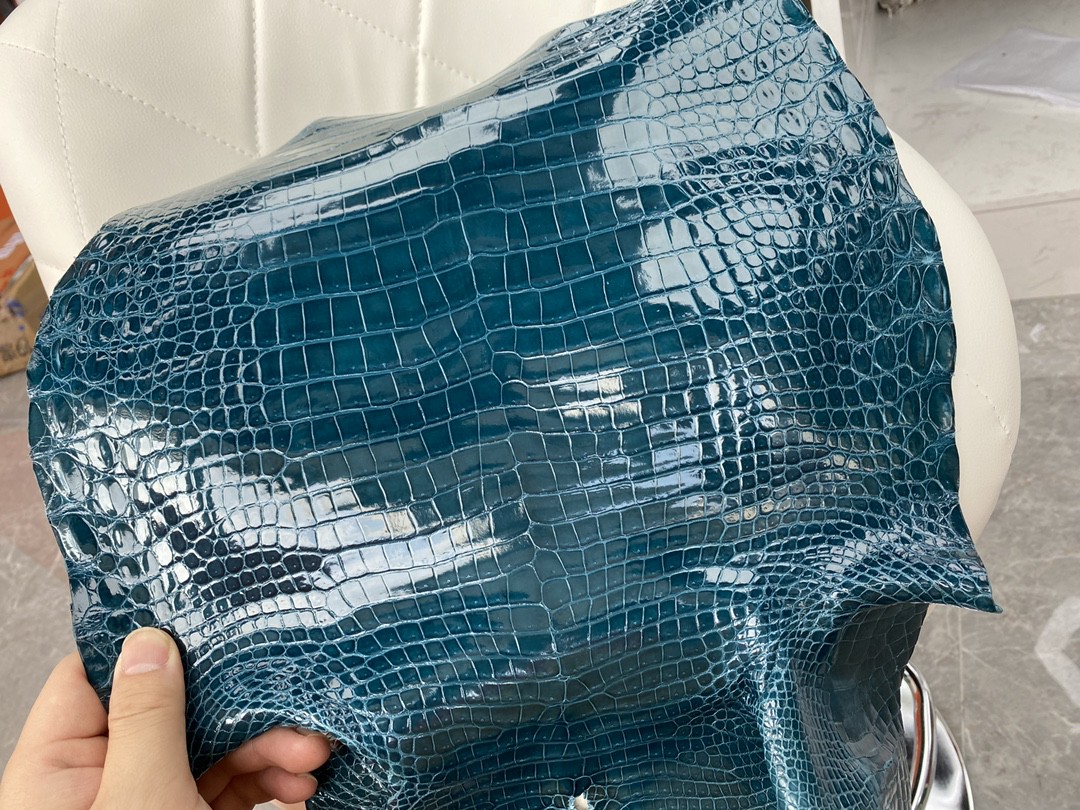 Hermès(爱马仕)新到鳄鱼 Porosus shiny 亮面澳洲湾鳄 W0 博斯普鲁斯绿-拉尔森鳄鱼皮具定制 - 爱马仕包包官网 Hermès(爱马仕)新到鳄鱼 Porosus shiny 亮面澳洲湾鳄 W0 博斯普鲁斯绿