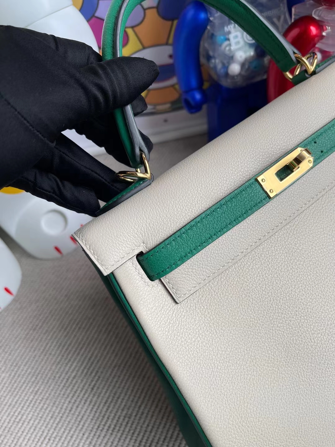 Hermès（爱马仕）Kelly 凯莉包 Hss Evercolor Ck10 奶昔白 拼 U4 丝绒绿 金扣 25cm