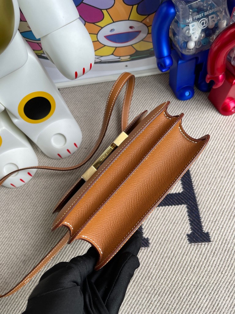 Hermès(爱马仕)Constance 康斯坦斯 Epsom 原厂掌纹皮 ck37 金棕 Gold 金扣 18cm 顶级手缝-拉尔森鳄鱼皮具定制 - 爱马仕包包官网 Hermès(爱马仕)Constance 康斯坦斯 Epsom 原厂掌纹皮 ck37 金棕 Gold 金扣 18cm 顶级手缝