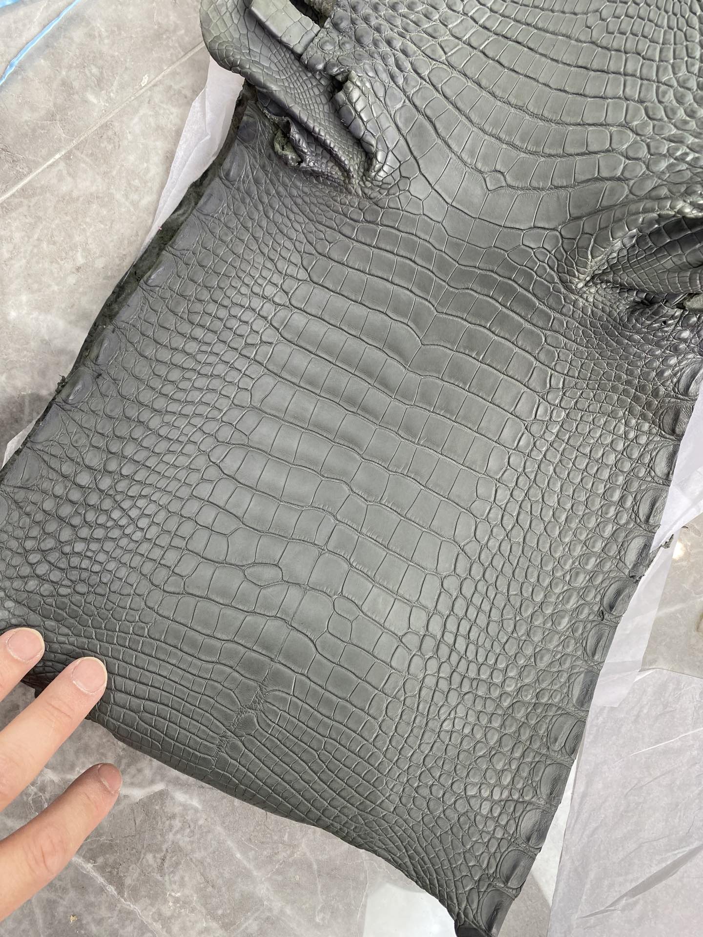 Hermès(爱马仕)新到鳄鱼 雾面鳄 石墨灰 可定制-拉尔森鳄鱼皮具定制 - 爱马仕包包官网 Hermès(爱马仕)新到鳄鱼 雾面鳄 石墨灰 可定制